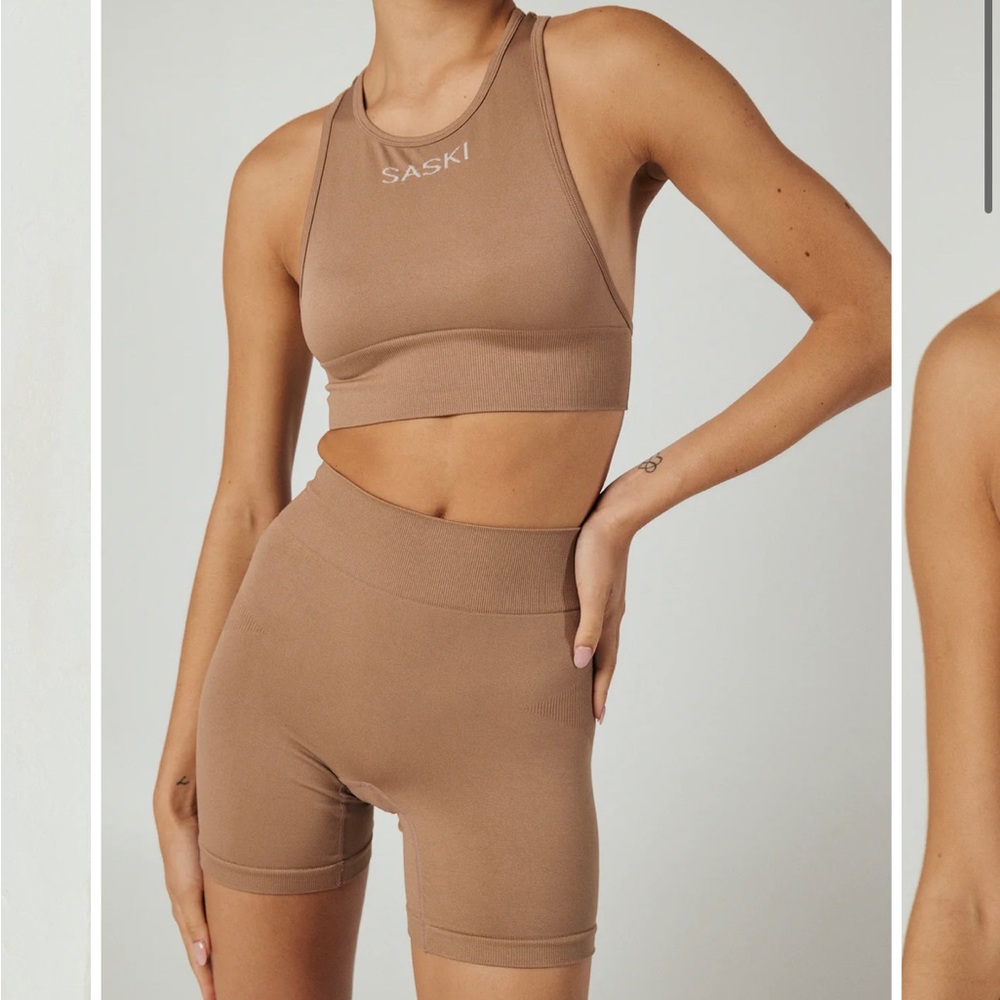 SET: Saski Collection seamless booty shorts and high neck sports bra fawn xs